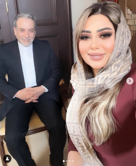 عکس سلفی هدیل الیان مجری لبنانی اخبار شبکه تلویزیونی لبنان با عباس عراقچی بعد از مصاحبه با او