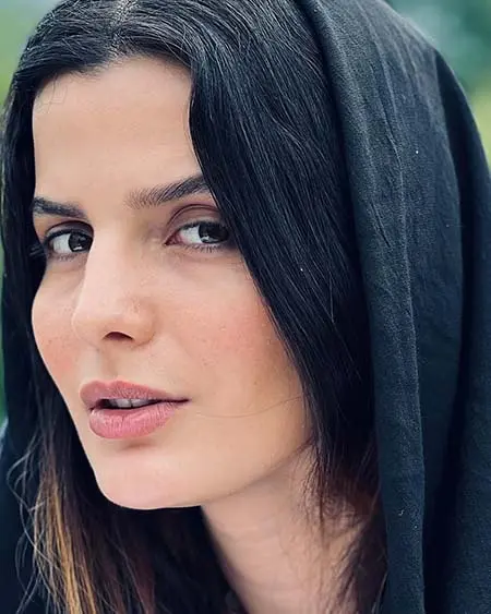 biography-ghazala-akrami03-12