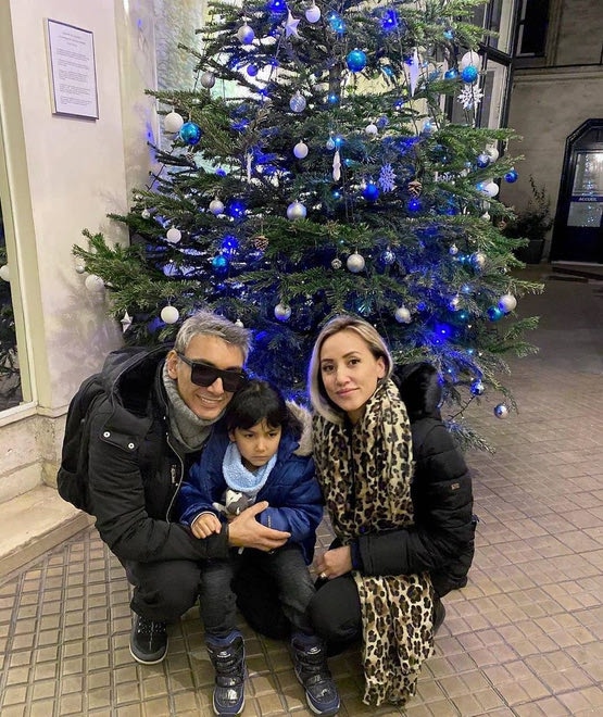 شادمهر-عقیلی-و-همسر-و-فرزندش-در-آغاز-سال-نو-میلادی