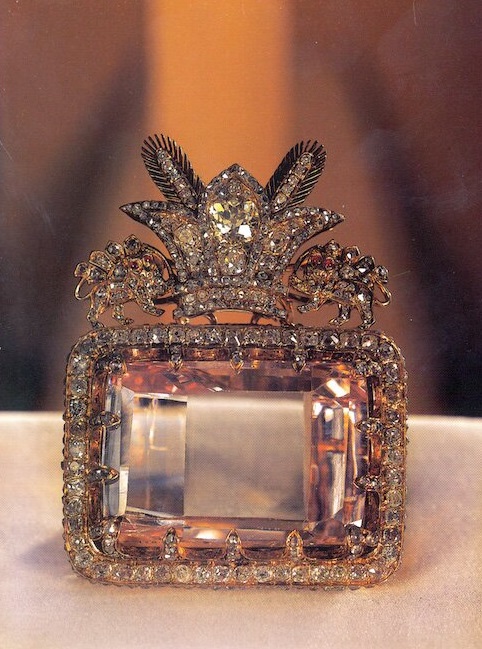 the-daria-e-noor-sea-of-light-diamond-from-the-col