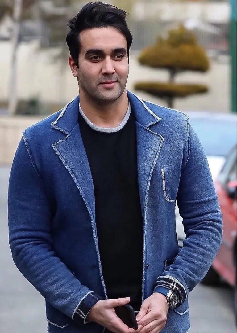 پوریا-پورسرخ-2-e1763120926842-768x1075