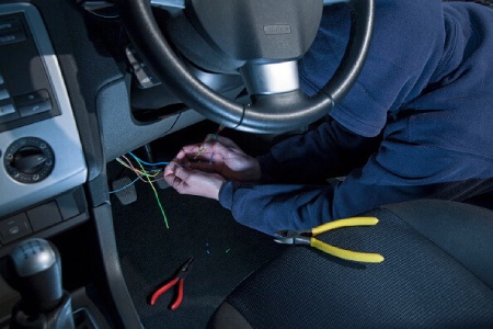 hotwire-car-emergency-situation-4
