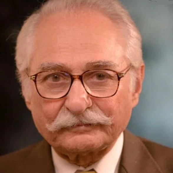 تورج نگهبان