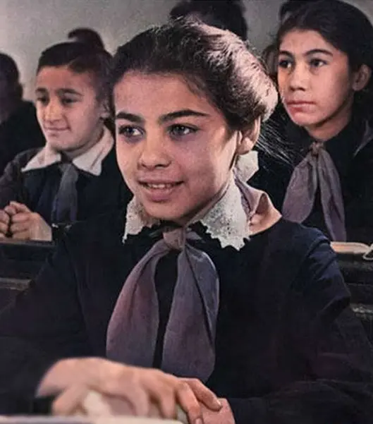 آفرین عبیسی