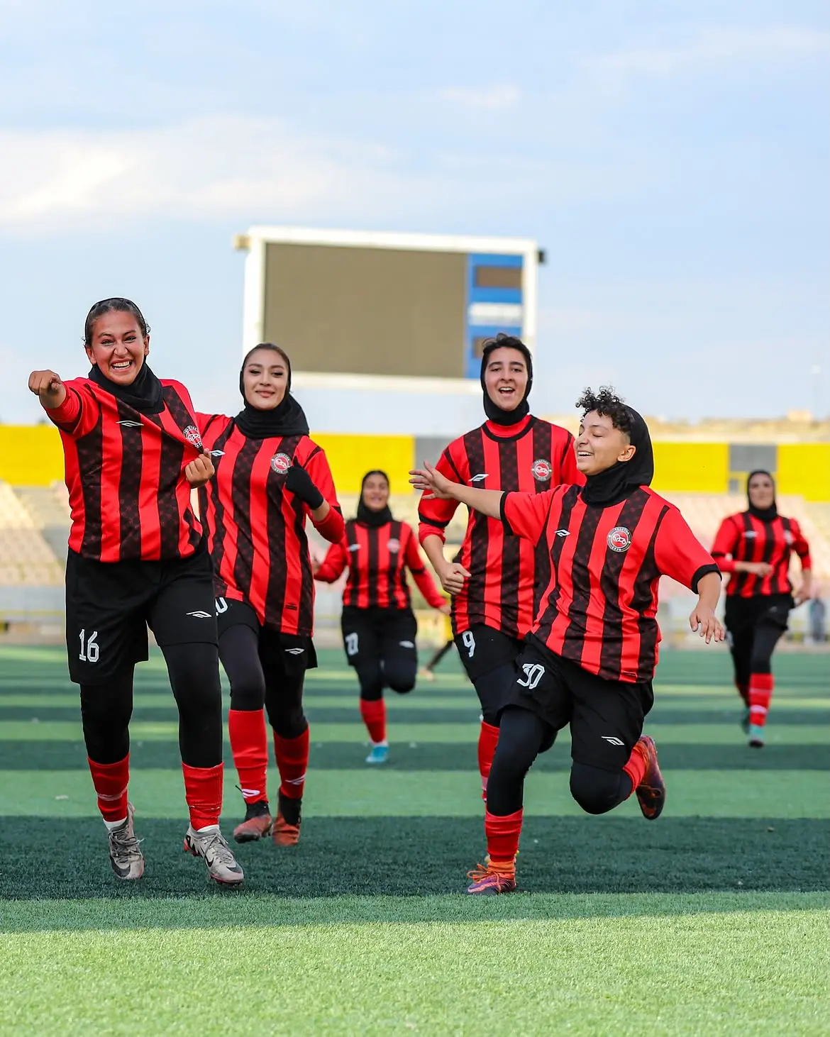 تراکتور (2)