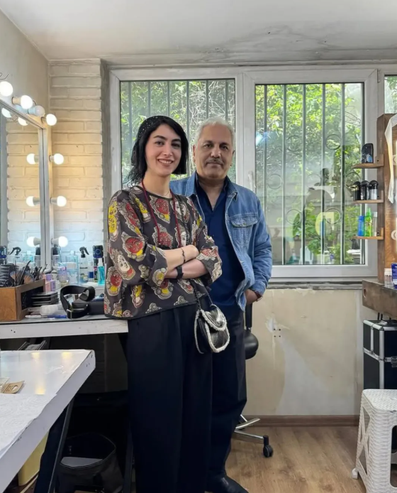 عکس‌های جدیدی از مهران مدیری در پشت صحنه سریال تاسیان