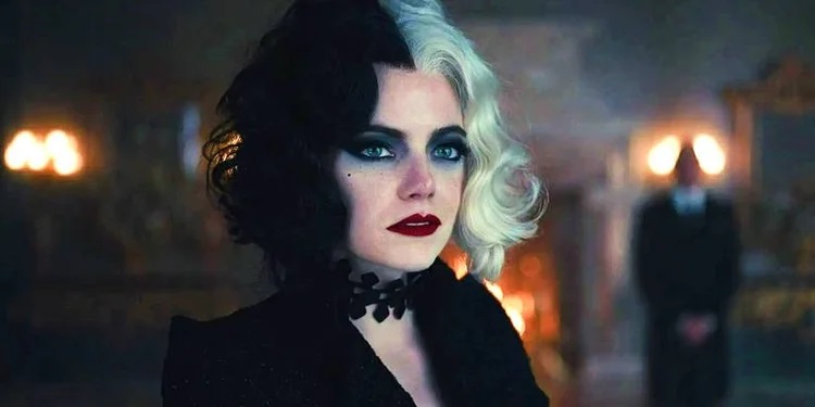emma-stone-in-close-up-looking-into-the-distance-in-cruella