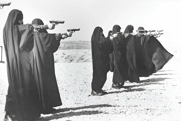 قاب تاریخ تمرین نظامی زنان در دهه ۶۰ 