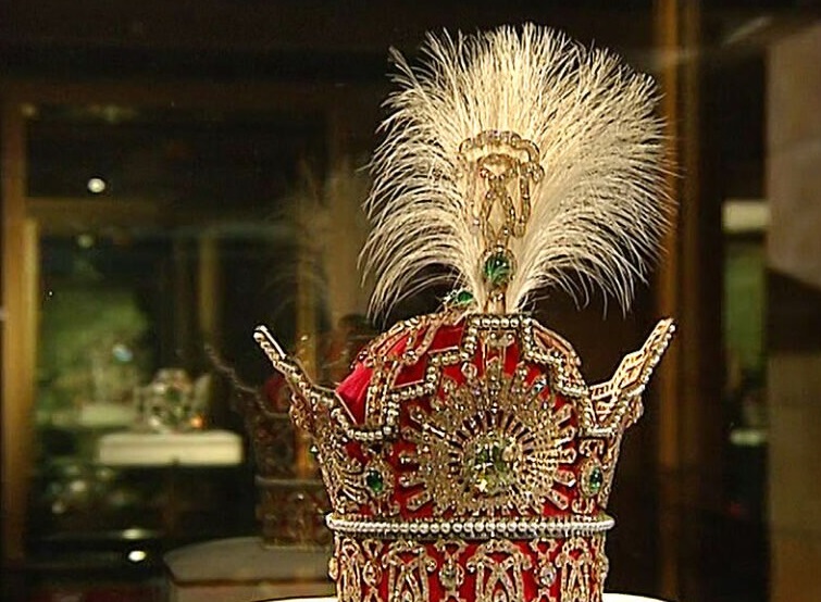 800px-pahlavi-crown-768x629