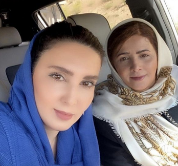 Screenshot 2025-10-03 at 14-46-44 رونمایی لیلا بلوکات از مادر جوان تر از خودش _ کی باورش میشه تو این عکس مادر و دختر نشسته اند؟