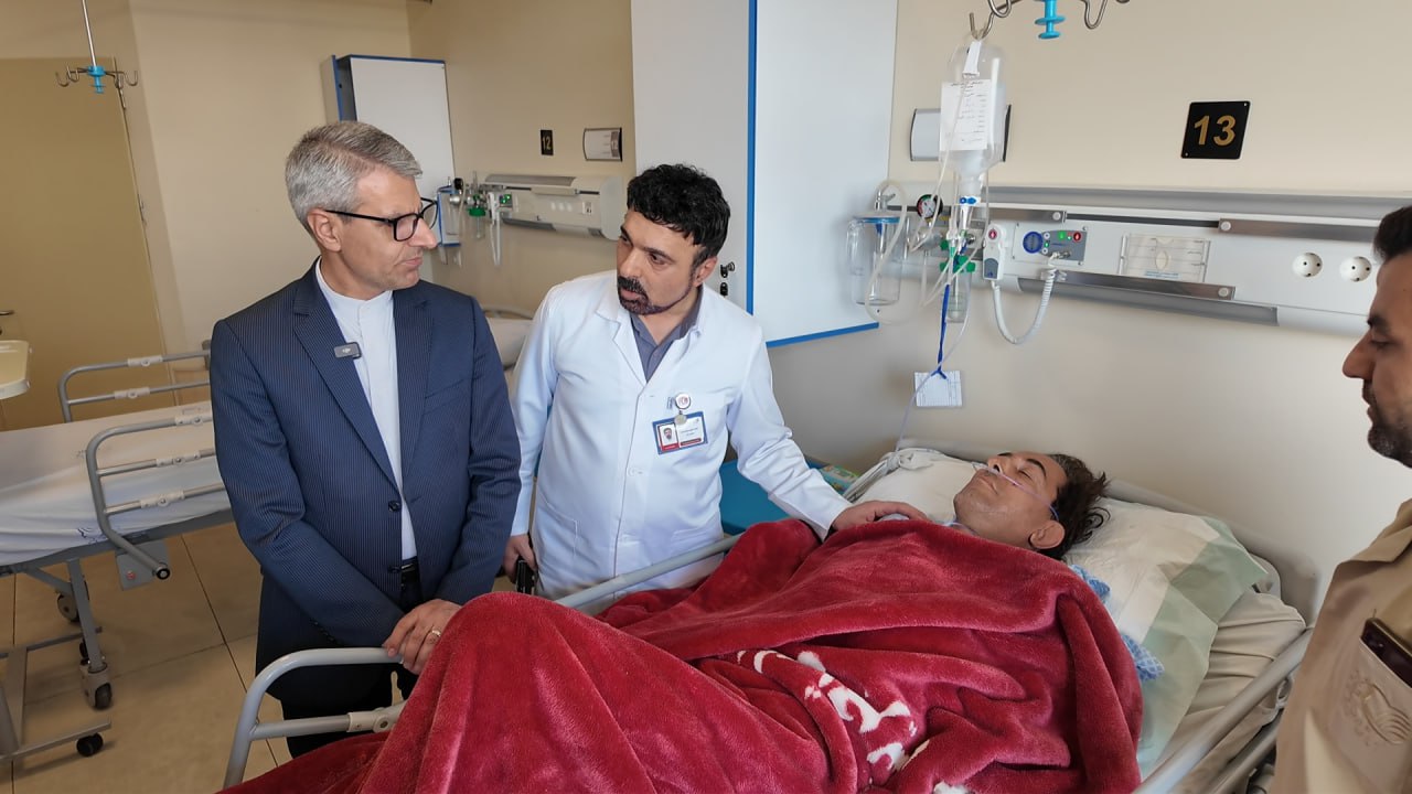 عیادت سخنگوی وزارت امور خارجه از مجروحان تجاوز رژیم صهیونیستی در بیمارستان شهدای تجریش