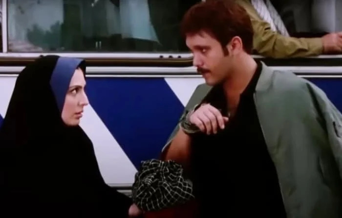 کامبیز دیرباز و نیوشا ضیغمی در فیلم اخراجی ها 1