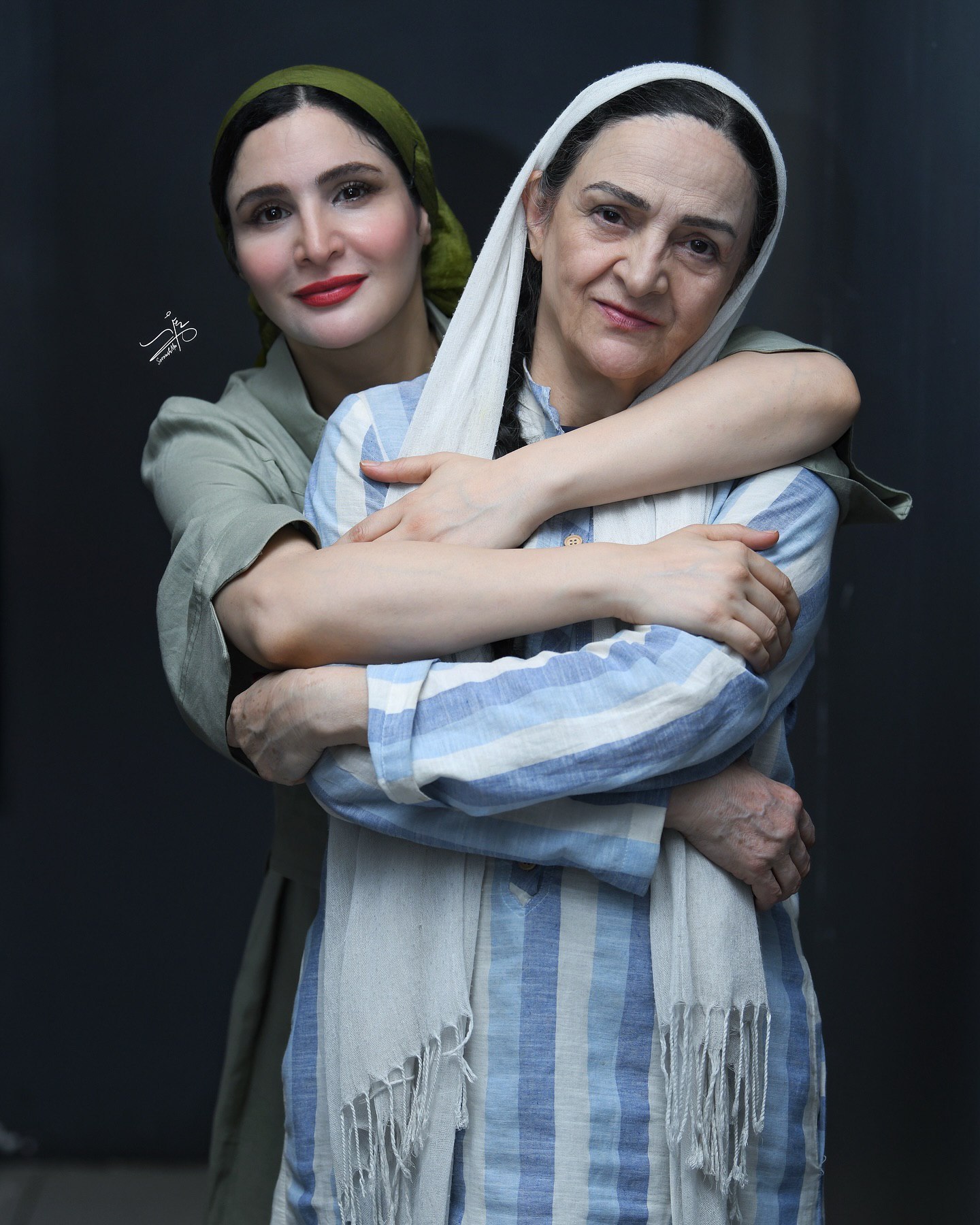 گلاب آدینه و نورا هاشمی 