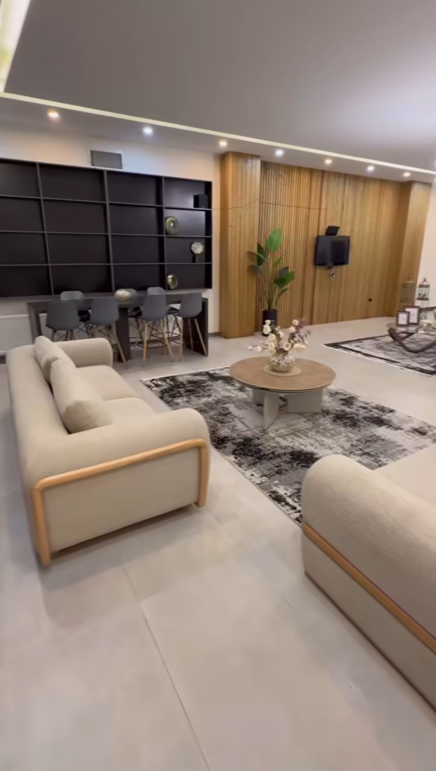 4737f9c1-43f6-4b35-b0d0-ac6c745c56dc