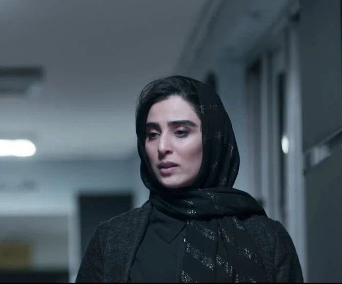 آناهیتا افشار در نمایی از سریال قورباغه
