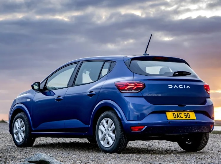 dacia-sendero-rear-three-quarter-68dd24195e7ae55a120e98ea