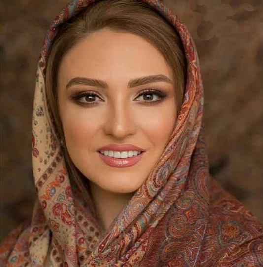 گلاره عباسی