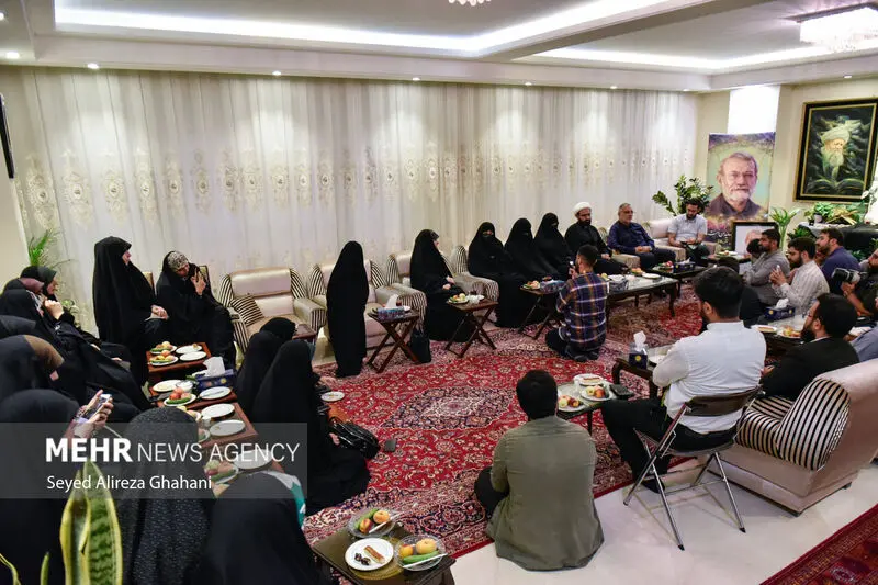 دیدار+با+خانواده+شهید+لاریجانی (2)