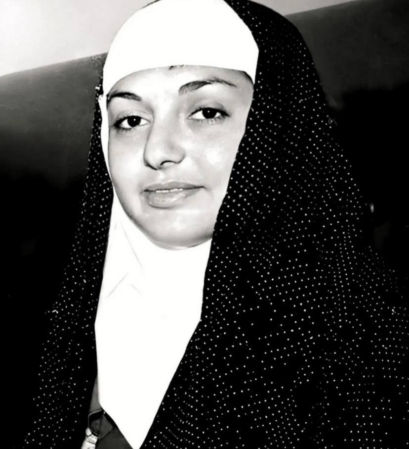 گوگوش با چادر