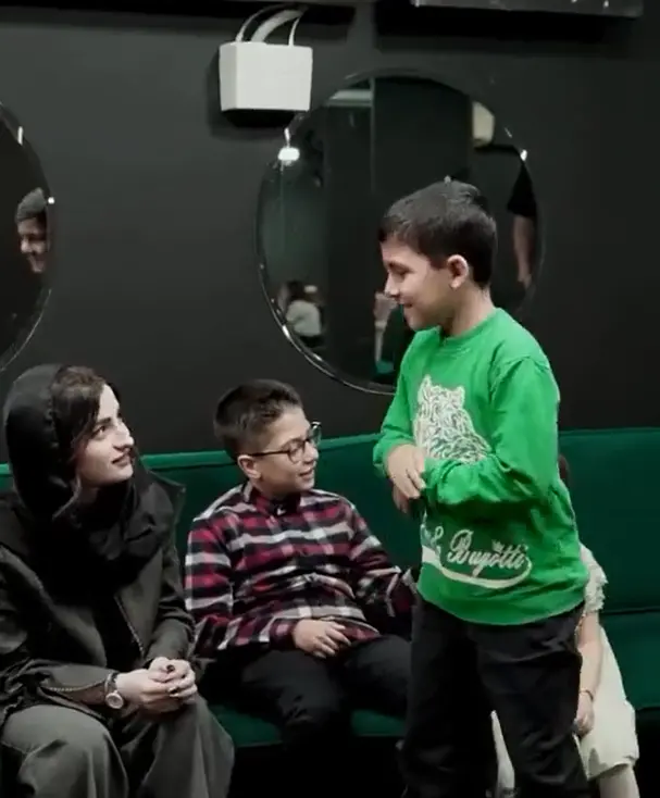  سارا و نیکا فرقانی