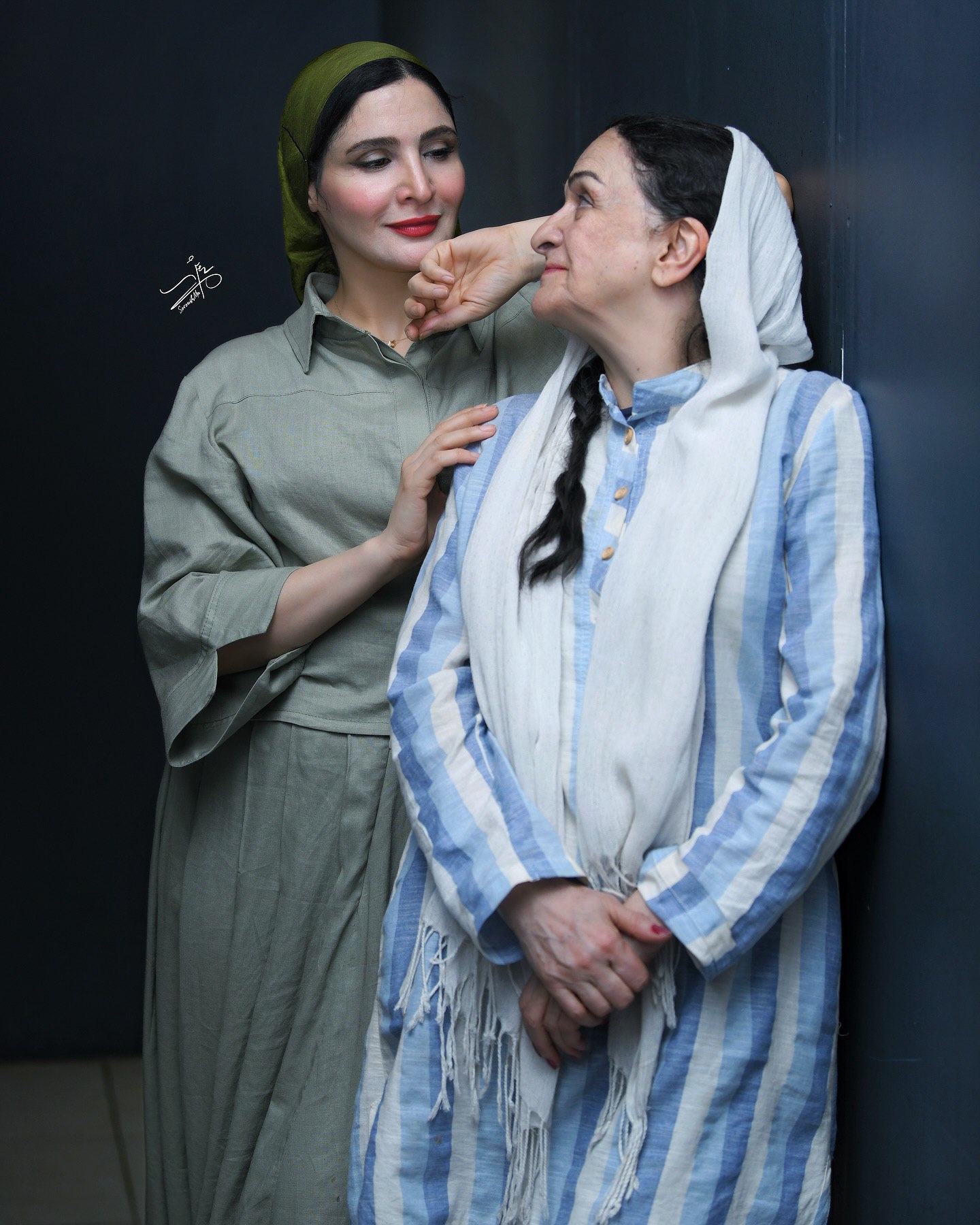گلاب آدینه و نورا هاشمی 