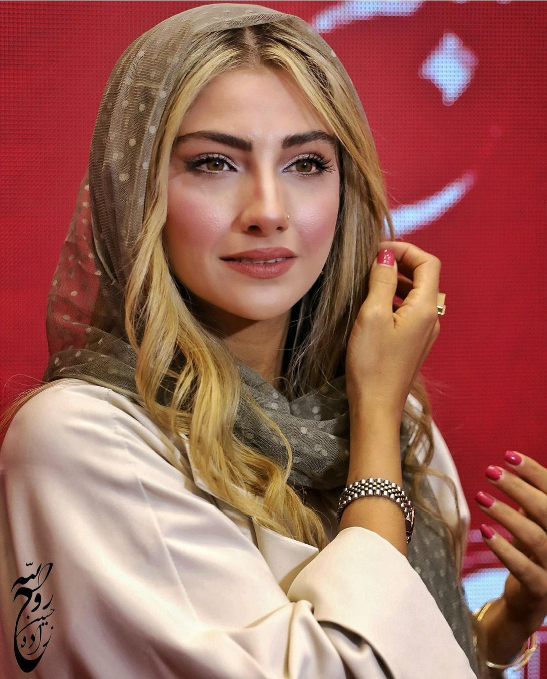 محیا دهقانی 