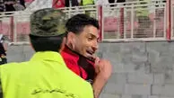 شجاع خلیل‌زاده پیراهنش را به هوادار تراکتور اهدا کرد