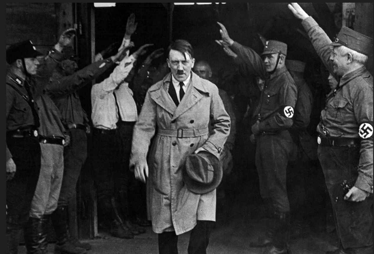 ببینید | آخرین عکس هیتلر در خرابی‌های برلین