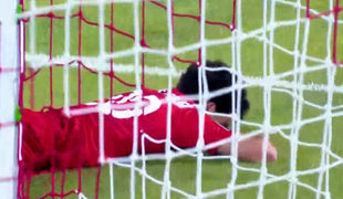 افسوس هاشم نژاد مقابل دروازه الوحده امارات