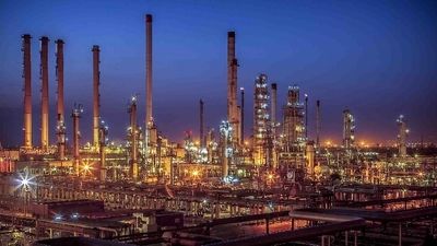 ابراز دلتنگی دختر حاج قاسم برای سرداران شهید +عکس