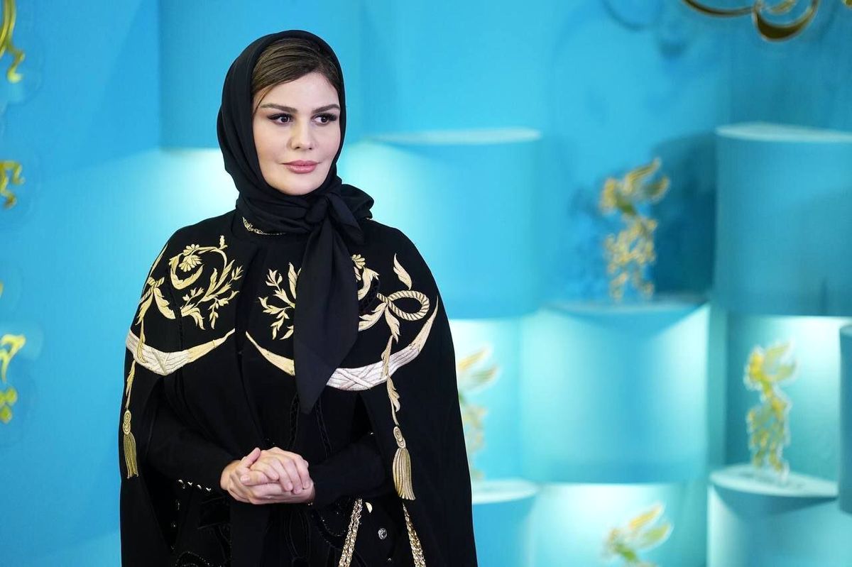 نگاه روز | رز رضوی با نقاشی از چهره خود به سبک بازیگران هالیوود برگشت