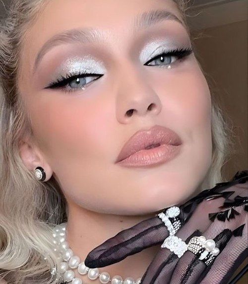 نقره‌ای؛ رنگی پرقدرت در دنیای مد