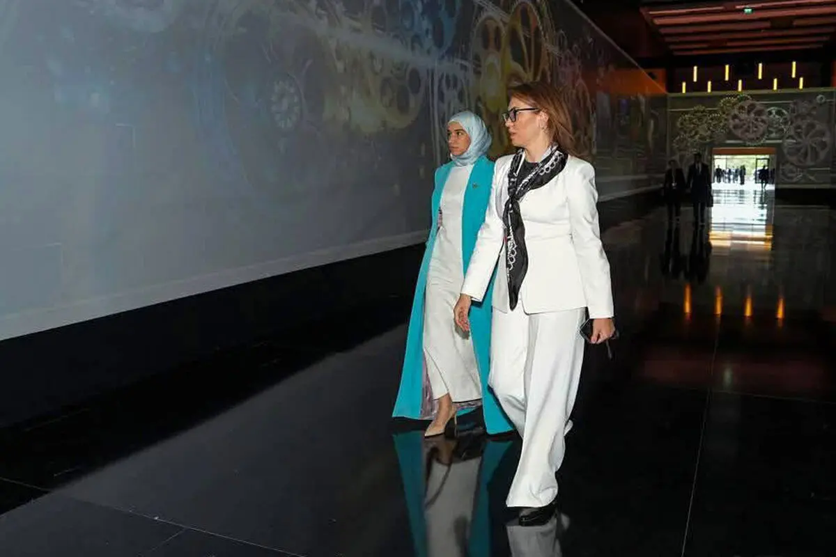 حضور همسر رئیس جمهور سوریه در کنفرانس دیپلماسی آنتالیا با پوششی جالب (ببینید)