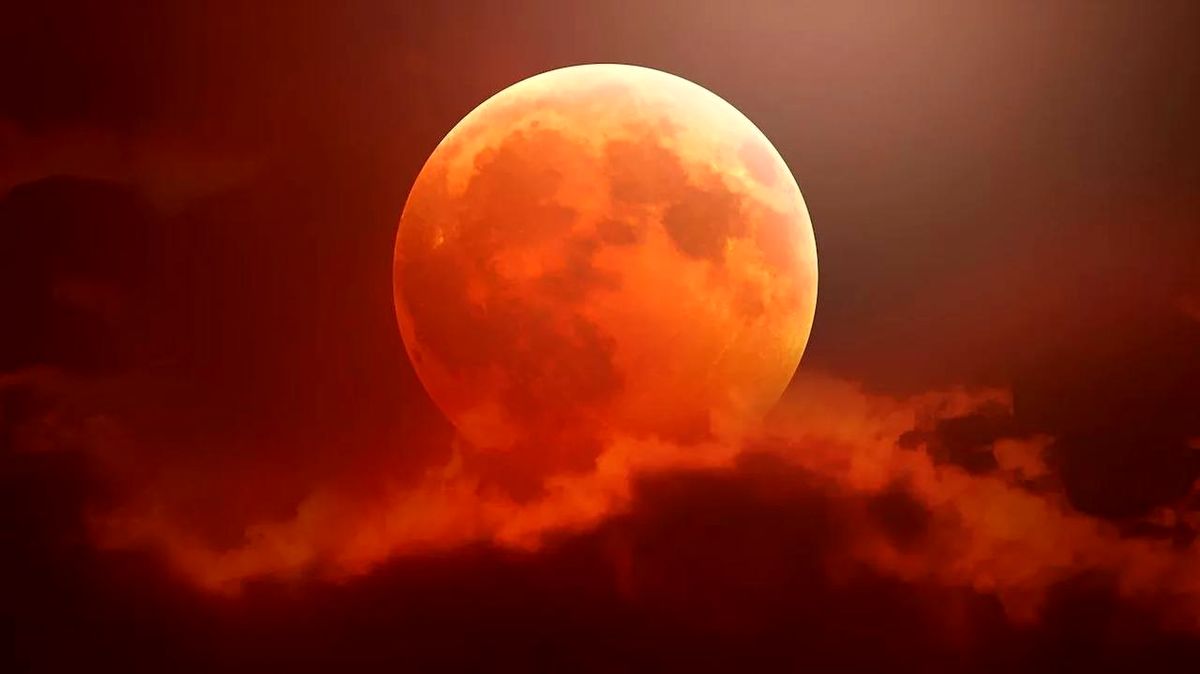 ساعت دقیق ماه گرفتگی ۱۶ شهریور 1404؛ ماه خونین امشب را از دست ندهید