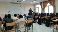 تصویر یک نوزاد روی زمین کلاس دانشگاه خبرساز شد