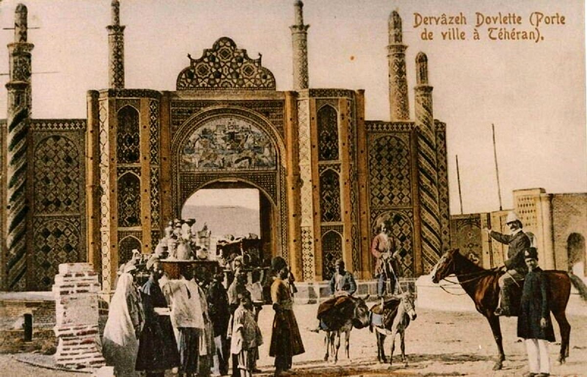 نمایی بی‌نظیر از دروازه دولت دوره قاجار