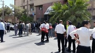 نخستین تصاویر از آغاز حمله تروریست‌ها به دادگستری زاهدان