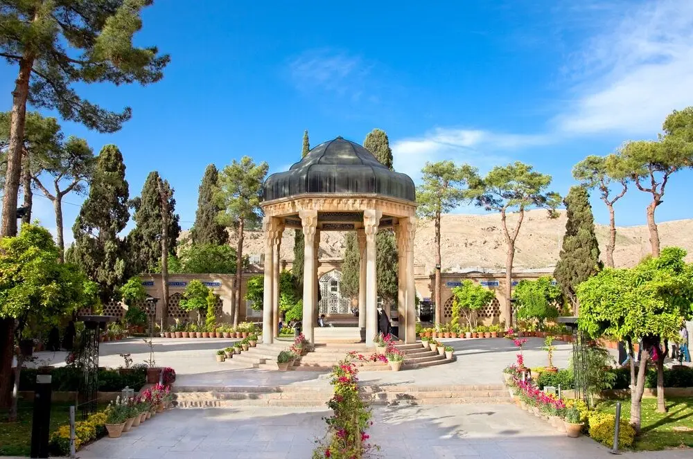 فال حافظ امروز یکشنبه ۵ مهرماه ۱۴۰۵