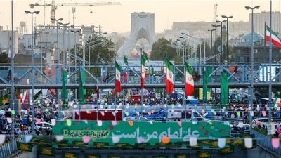 برگزاری راهپیمایی ضد جنگ در بیروت با پخش سرود جمهوری اسلامی ایران