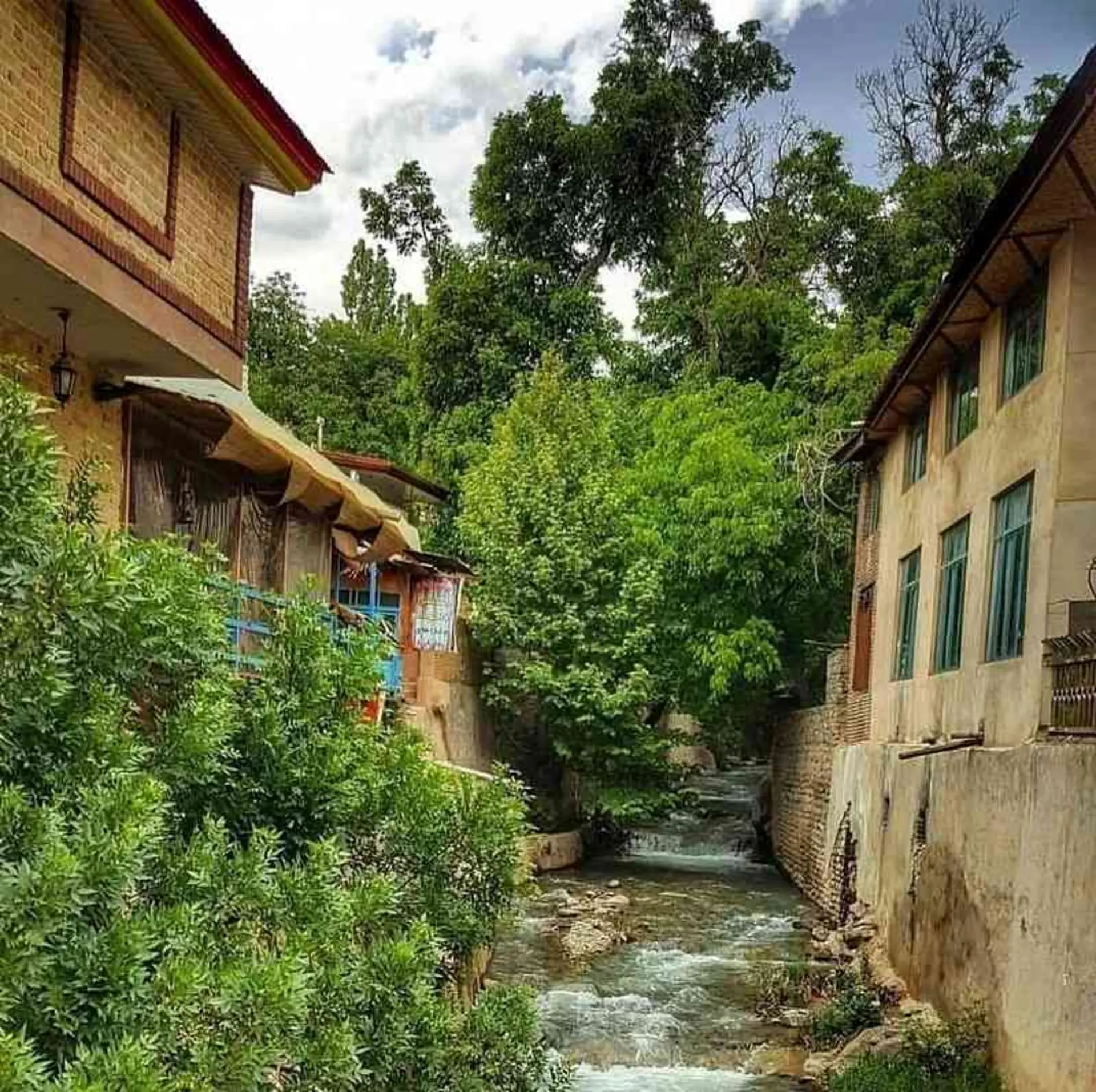 طبیعت برغان؛ منبع عکس: گوگل‌مپ؛ عکاس: Ali kashani zadeh