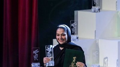 رونمایی از پوستر جشنواره فجر با یادی از فیلم مادر + عکس