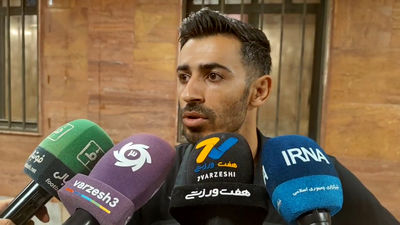اخباری: اختلافی با حسینی ندارم و هردو برای موفقیت سپاهان تلاش می‌کنیم