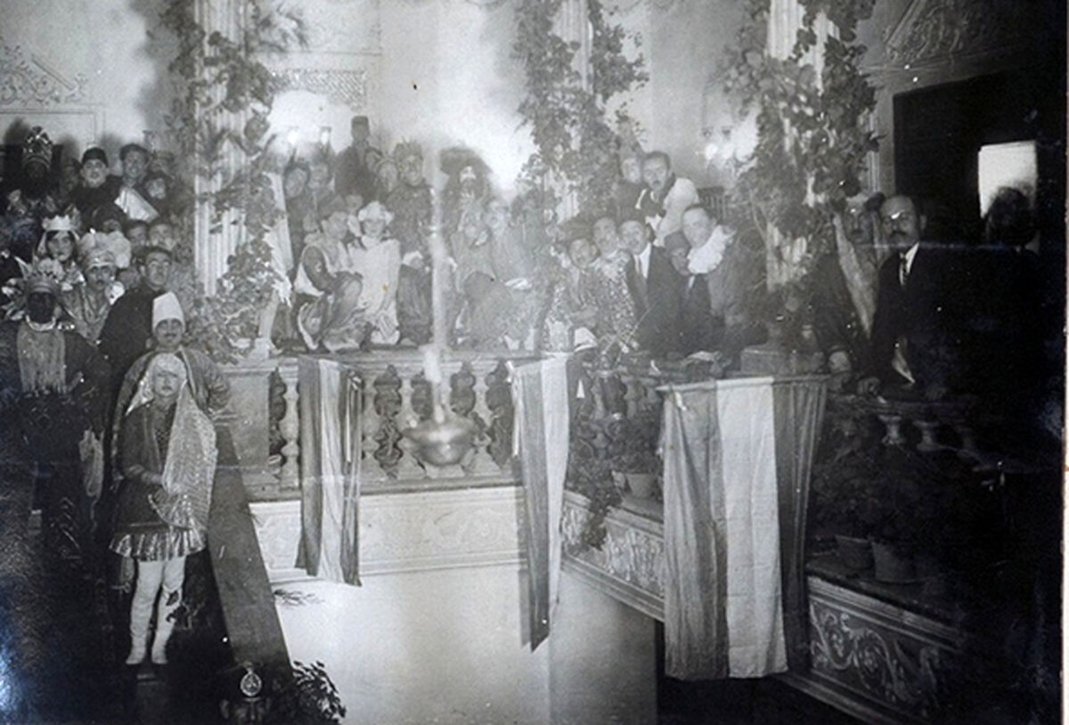 قاب تاریخ| جشن بالماسکه، کاخ صفیآباد، مقبره کوروش و...