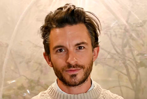 جاناتان بیلی با جذابیتی فراتر از زمان