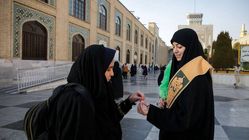 حذف ناخن در حرم رضوی به صورت رایگان انجام می شود.