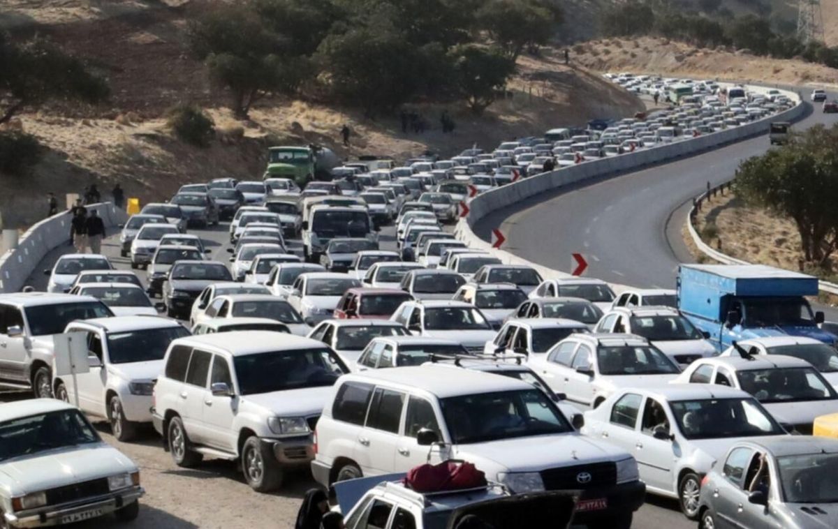 ترافیک سنگین در محورهای مازندران؛ مهگرفتگی و محدودیتهای تردد ادامه دارد