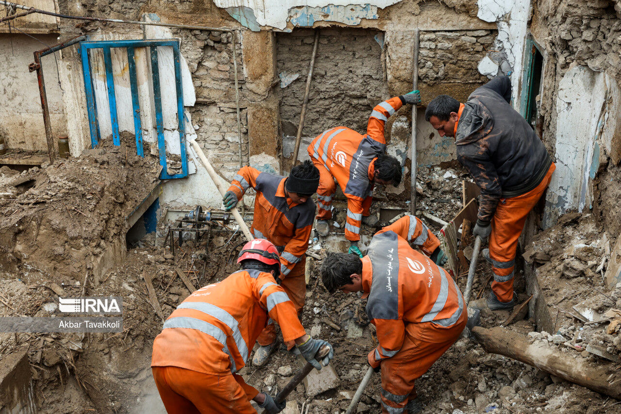سه مصدوم و تخریب دو خانه در حادثه انفجار گاز در خرمدشت کرج 