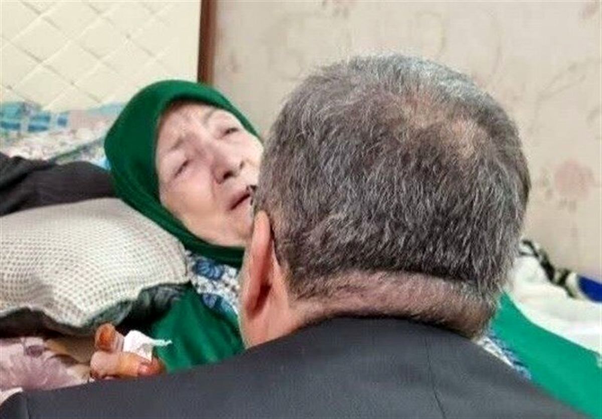 تصاویر تلخ از مادر ابراهیم رئیسی در دیدار شهردار از ایشان