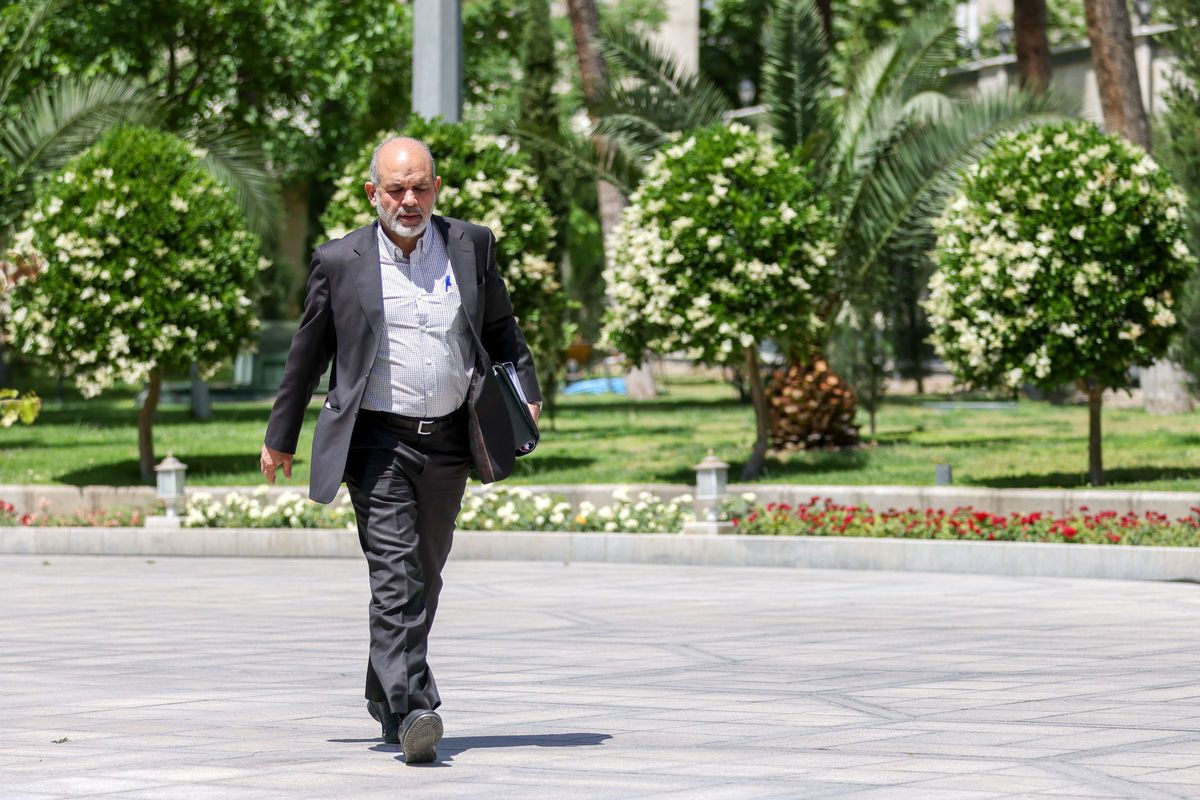 توئیت جنجالی وزیر کشور که آن را بلافاصله پاک کرد!