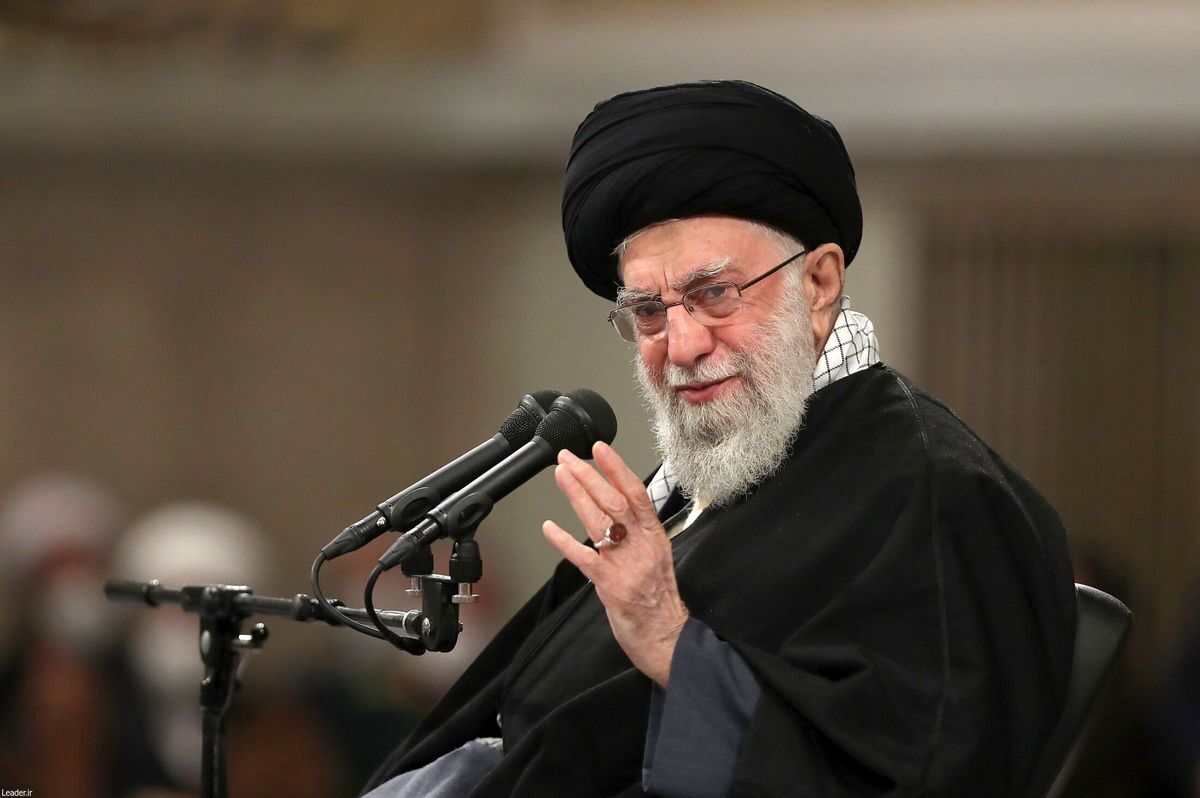 رهبر معظم انقلاب اسلامی: کسی را تهدید کنید که از تهدید کردن بترسد